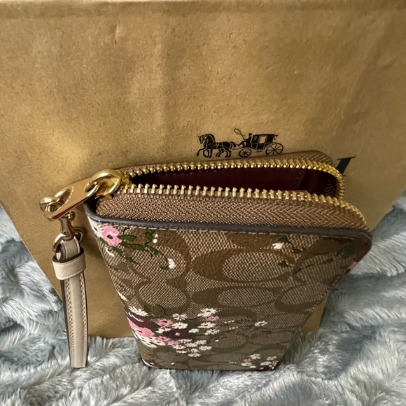 Coach NWOT Coach wallet long zip around floral wristlet - Picture 8 of 12